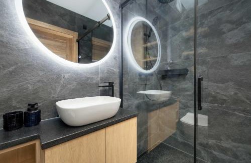 Male Ciche Apartamento | Prestiżowe Góralskie Apartamenty w Sercu Zakopanego & Parking by Noclegi Renters