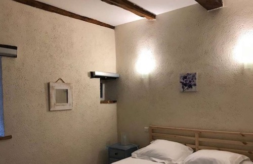 Castelnau-de-Montmiral Apartamento | Apartamento en planta baja en 17 C Chateau, adaptado para movilidad reducida.