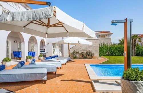 Vabriga Villa | Prestige
