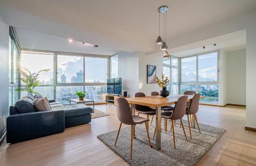 Tumba Vieja Apartamento | Prestigious 2BR with Perfect Balcony View