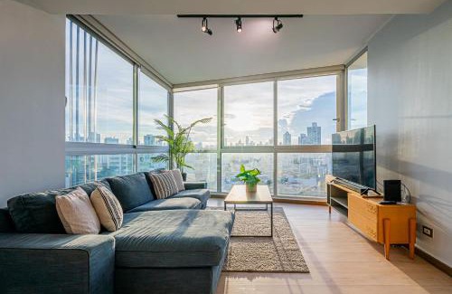 Tumba Vieja Apartamento | Prestigious 2BR with Perfect Balcony View