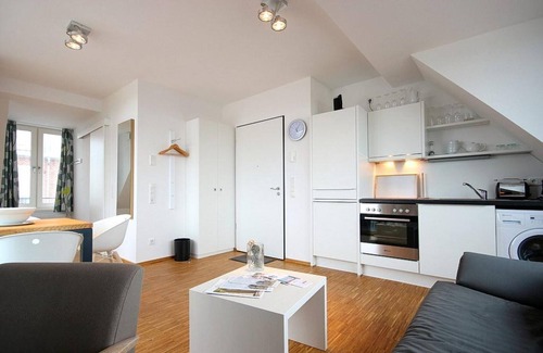 Horum Apartamento | Pretty 1-room top floor apartment with sheltered loggia - 100 m to the beach!
