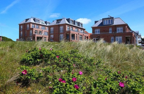 Horum Apartamento | Pretty 1-room top floor apartment with sheltered loggia - 100 m to the beach!