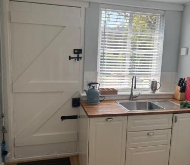 Skirmett Casa | Pretty 2 Bedroom Cottage in Skirmett with Parking