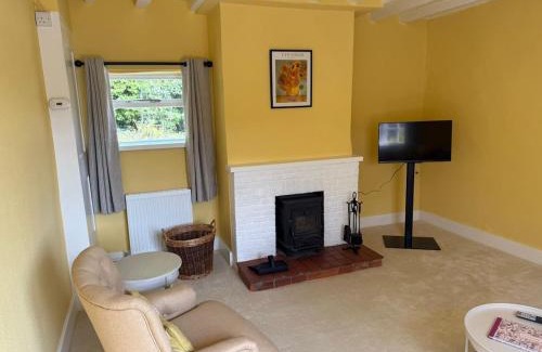 Skirmett Casa | Pretty 2 Bedroom Cottage in Skirmett with Parking