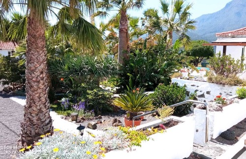 El Paso Apartamento | pretty apartment with sun terrace in the subtropical garden with WiFi and pool