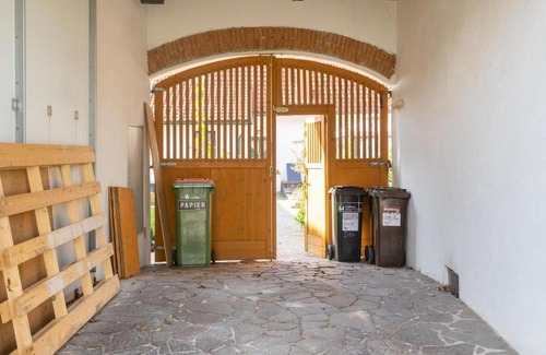 Loipersdorf bei Fuerstenfeld Apartamento | Pretty holiday apartment on a farm near F rstenfeld