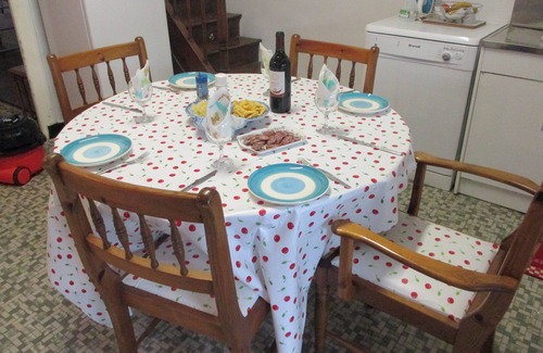 Belle-Isle-en-Terre Cabaña | Bastante Breton Cottage recientemente reformado 2 dormitorios centrales de todos los servicios