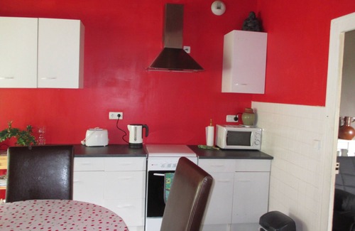 Belle-Isle-en-Terre Cabaña | Bastante Breton Cottage recientemente reformado 2 dormitorios centrales de todos los servicios