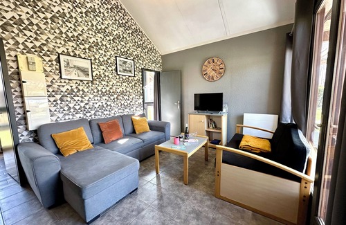 Signy-le-Petit Casa | Pretty chalet on a family estate with a pool