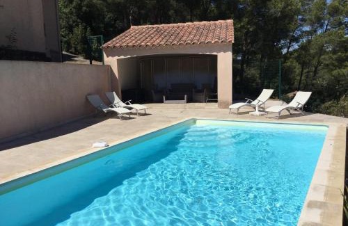 Cavaillon Casa | pretty gite with pool in cavaillon, beautiful view on the luberon mountains, 4 people.