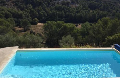 Cavaillon Casa | pretty gite with pool in cavaillon, beautiful view on the luberon mountains, 4 people.