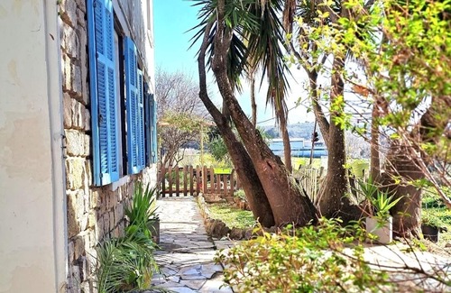 Sarrola-Carcopino Apartamento | Pretty ground floor villa with pool