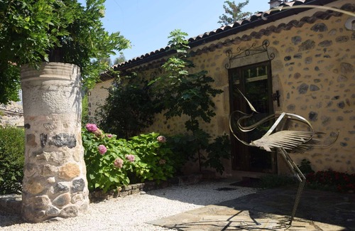 Pont-de-Labeaume Casa | Casa de vacaciones tranquila en Ardèche con piscina
