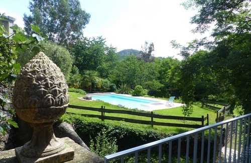 Pont-de-Labeaume Casa | Casa de vacaciones tranquila en Ardèche con piscina