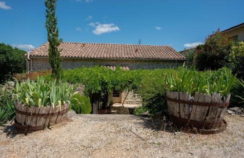 Courry Casa | Pretty Holiday Home in Courry with Swimming Pool