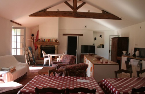 Avrille Casa | Bonita casa en un bonito parque.
