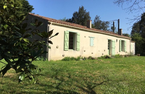Avrille Casa | Bonita casa en un bonito parque.