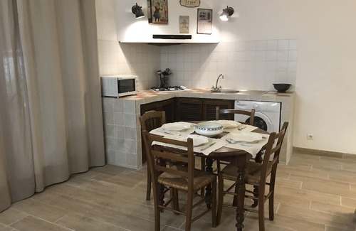 Figari Casa | BONITA CASA EN EL PUEBLO DE FIGARI, AIRE ACONDICIONADO A 5 MINUTOS DE LAS PLAYAS DE LA TESTA
