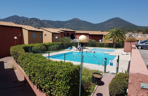 Theoule-sur-Mer Villa | Bonita casa con jardín, vistas al mar, en residencia con piscina