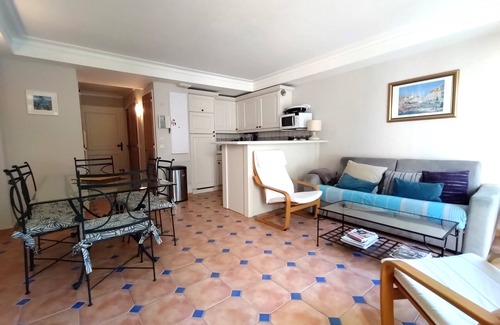 Juan-les-Pins Casa | Pretty House With Garden In Residence With Swimming Pool