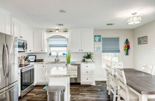 Surfside Beach Casa | Pretty in Pink Flamingo - Sea Breezes & Sunsets!