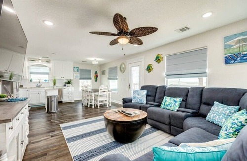 Surfside Beach Casa | Pretty in Pink Flamingo - Sea Breezes & Sunsets!