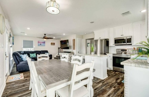 Surfside Beach Casa | Pretty in Pink Flamingo - Sea Breezes & Sunsets!