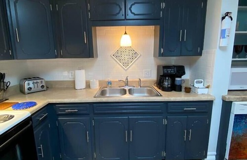 Jacksonville Casa | Pretty, Peaceful, Well-Equipped & Near JSU. Ev Charger