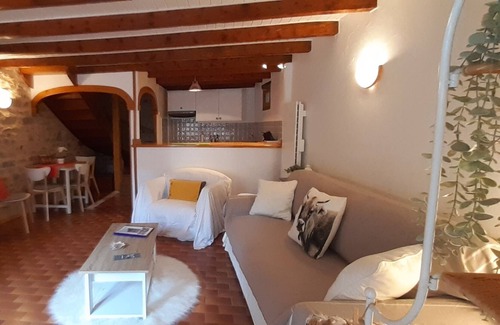 Saint-Bonnet-le-Troncy Cabaña | Pretty rural cottage with swimming pool in a haven of peace