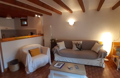 Saint-Bonnet-le-Troncy Cabaña | Pretty rural cottage with swimming pool in a haven of peace