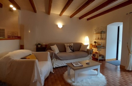 Saint-Bonnet-le-Troncy Cabaña | Pretty rural cottage with swimming pool in a haven of peace