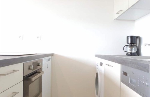 La Petite Motte Apartamento | Pretty, Sleeps 4, Sunny, Pool, Parking, Beach, Shops 50m,