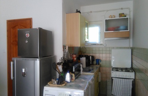 Balatonmariafurdo Casa | Bonita terraza, aire acondicionado, 2 dormitorios, cuna, zona de barbacoa, parking.