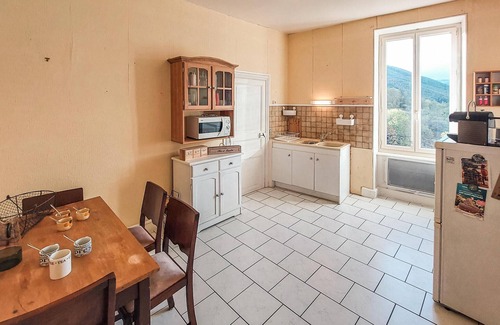 Ardes Casa | Pretty vacation home in the town center of Ardes-sur-Couze.