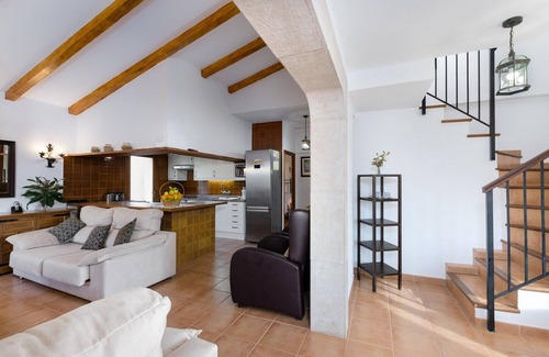 Alaro Cabaña | Pretty villa with balcony