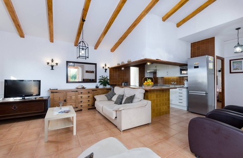 Alaro Cabaña | Pretty villa with balcony