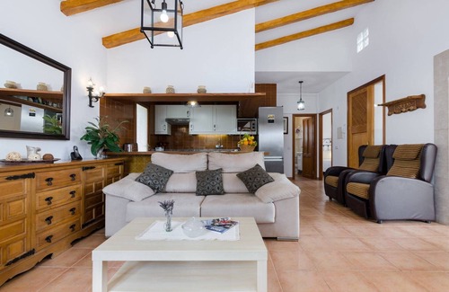 Alaro Cabaña | Pretty villa with balcony