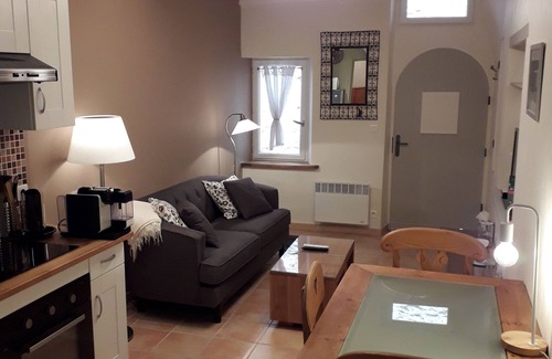 Bagnols-en-Foret Casa | Bonita casa de pueblo 4 personas 57m cuadrados en pueblo típico provenzal