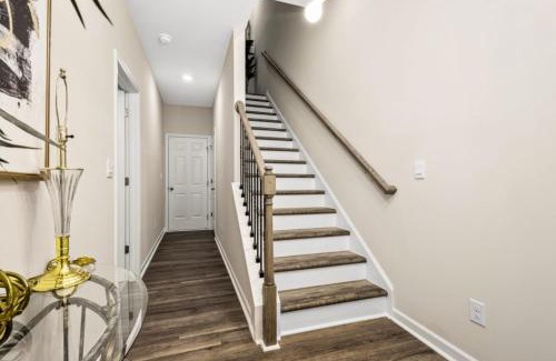 Hapeville Casa | Price Cut, New Lux Home 5 mins to Airport , 15 min to Downtown, 25 min to Buckhead with 3 beds and 3 baths