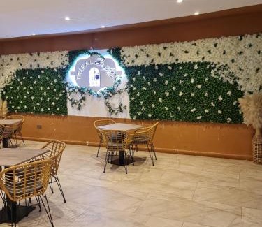 Westlands Hotel | PRIDEHOMEs124