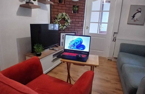Walsall Casa | Priestley House for Contractors with free parking