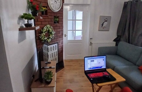 Walsall Casa | Priestley House for Contractors with free parking