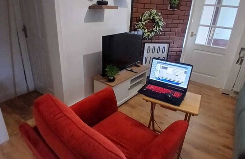 Walsall Casa | Priestley House for Contractors with free parking