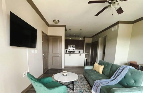 Ferndale Apartamento | Prime 1BD/1BA w/Balcony + Gym - Little Rock