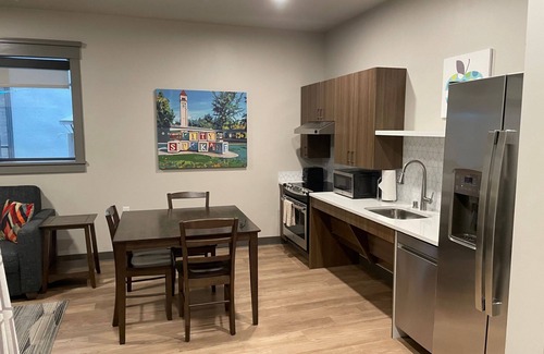 Riverside Apartamento | Prime 2 Bed ADA Accessible Travel Apartment in The Lilac City