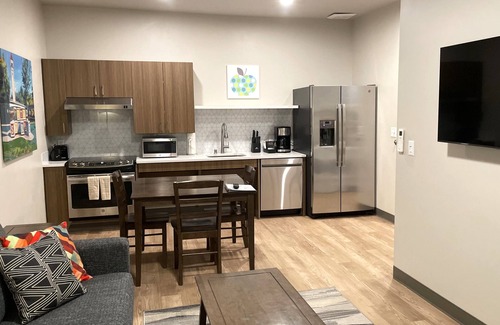 Riverside Apartamento | Prime 2 Bed ADA Accessible Travel Apartment in The Lilac City