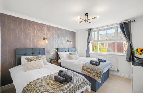 Bicester Casa | PRIME 3 BED HOUSE to BICESTER OUTLET for 8 People by Platinum Key Properties