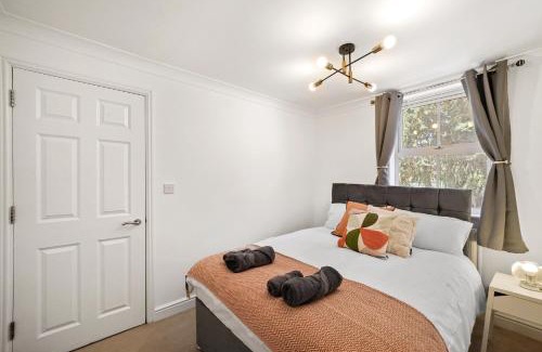 Bicester Casa | PRIME 3 BED HOUSE to BICESTER OUTLET for 8 People by Platinum Key Properties