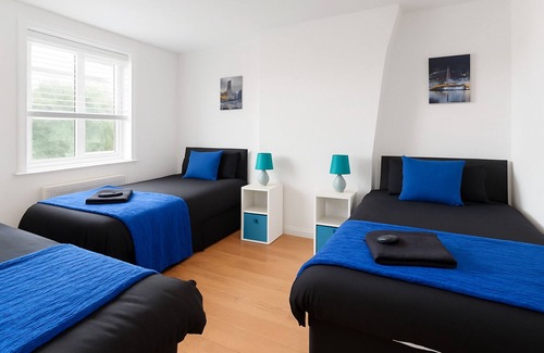 Reading Casa | Prime 4BR Reading House & Free Parking